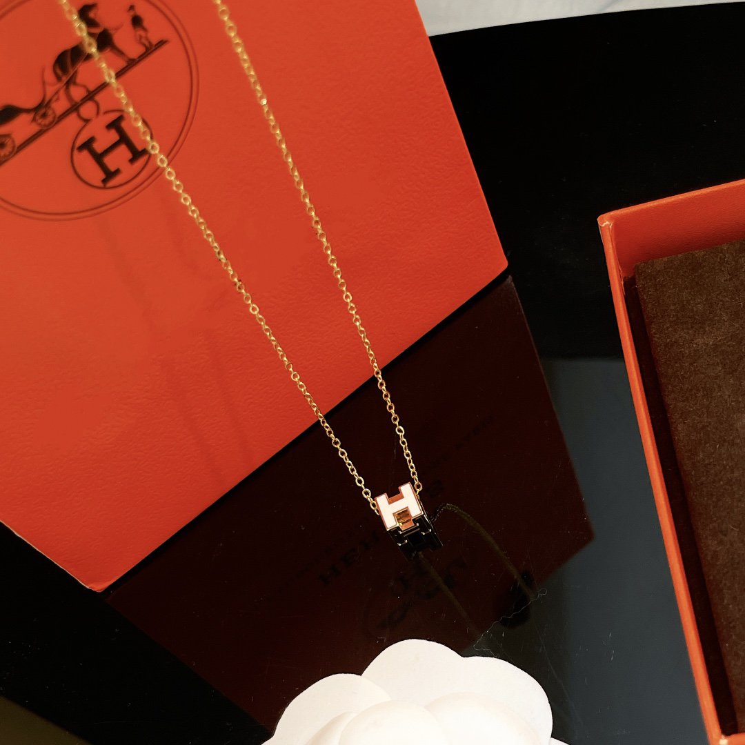 [Vicky]H WHITE SQUARE GOLD NECKLACE