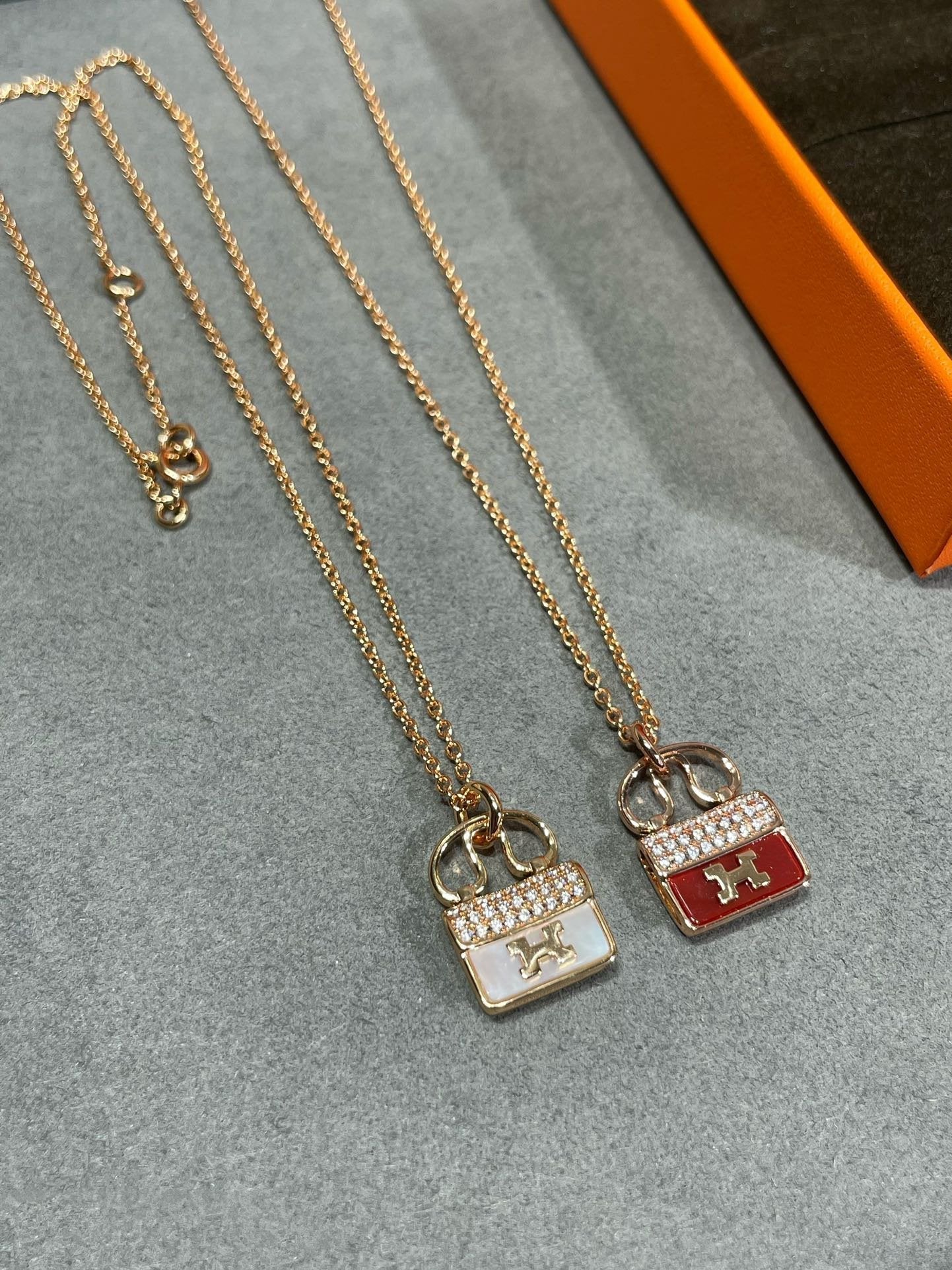 [Vicky]H CIRCE MOISSANITE PENDANT NECKLACE GOLD